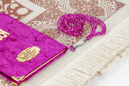 10 Pieces Special Gift Set - Velvet Covered Yasin Book - Pocket Size - Name Plate - Prayer Rug - Rosary - Boxed - Fuchsia - 3