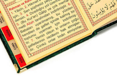 10 Pieces Special Gift Set - Velvet Covered Yasin Book - Pocket Size - Name Plate - Prayer Rug - Rosary - Boxed - Green - 6