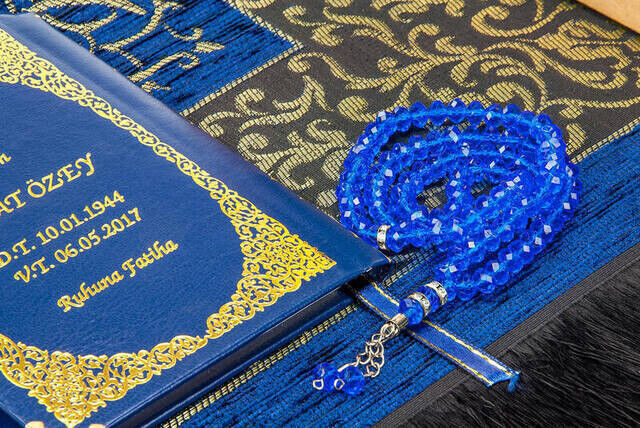 50 PCS - Name Printed Hardcover Book of Yasin - With Prayer Rug - Rosary - Boxed - Dark Blue - Mevlit Gift Set - 4