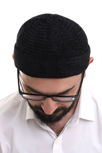 Black Folded Simple Pattern Winter Velvet Skullcap Hat - 5