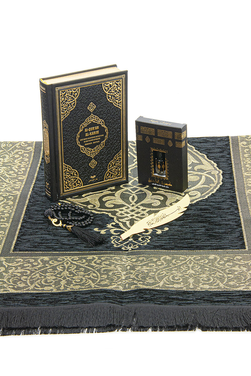 Medina Calligraphy Quran with German Meaning and Prayer Rug Set Black - 4