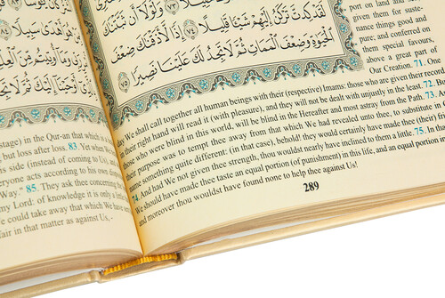 Quran with English Meal Medium Size - Gold - 5