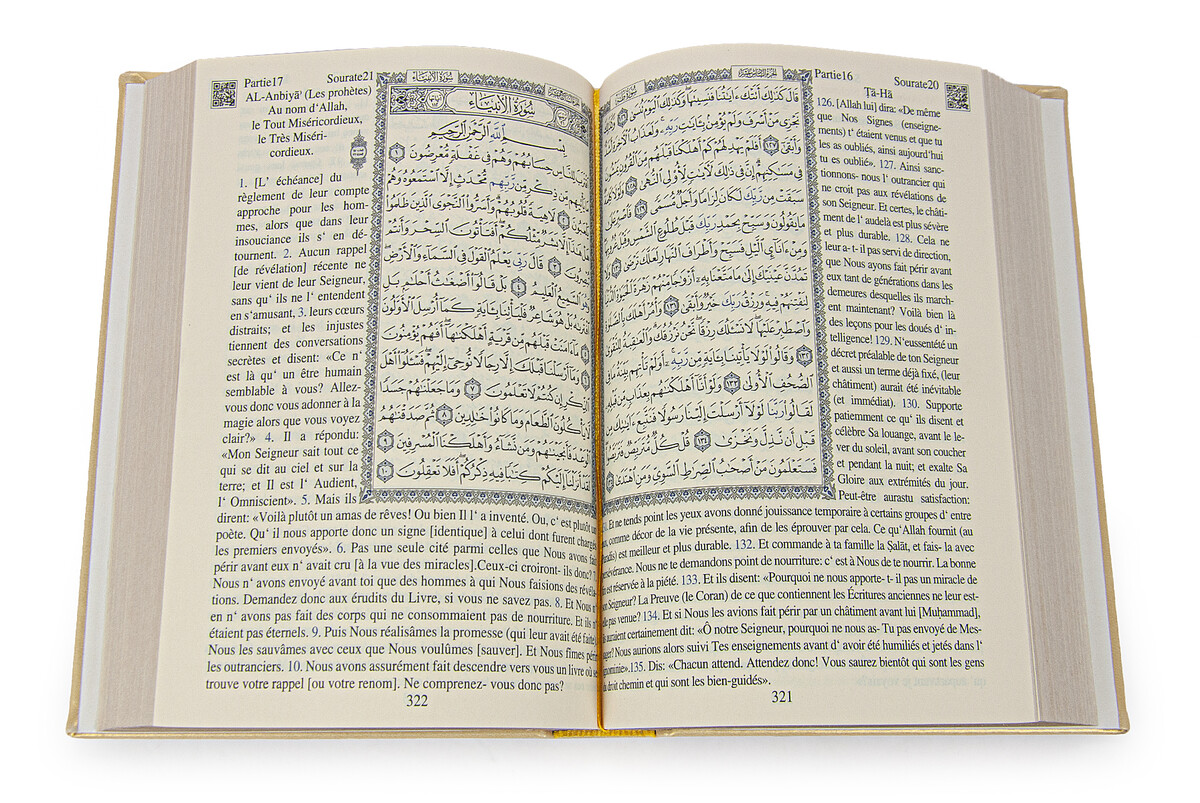 Quran with French Meaning and Medina Calligraphy and Prayer Rug Set Cream - 8