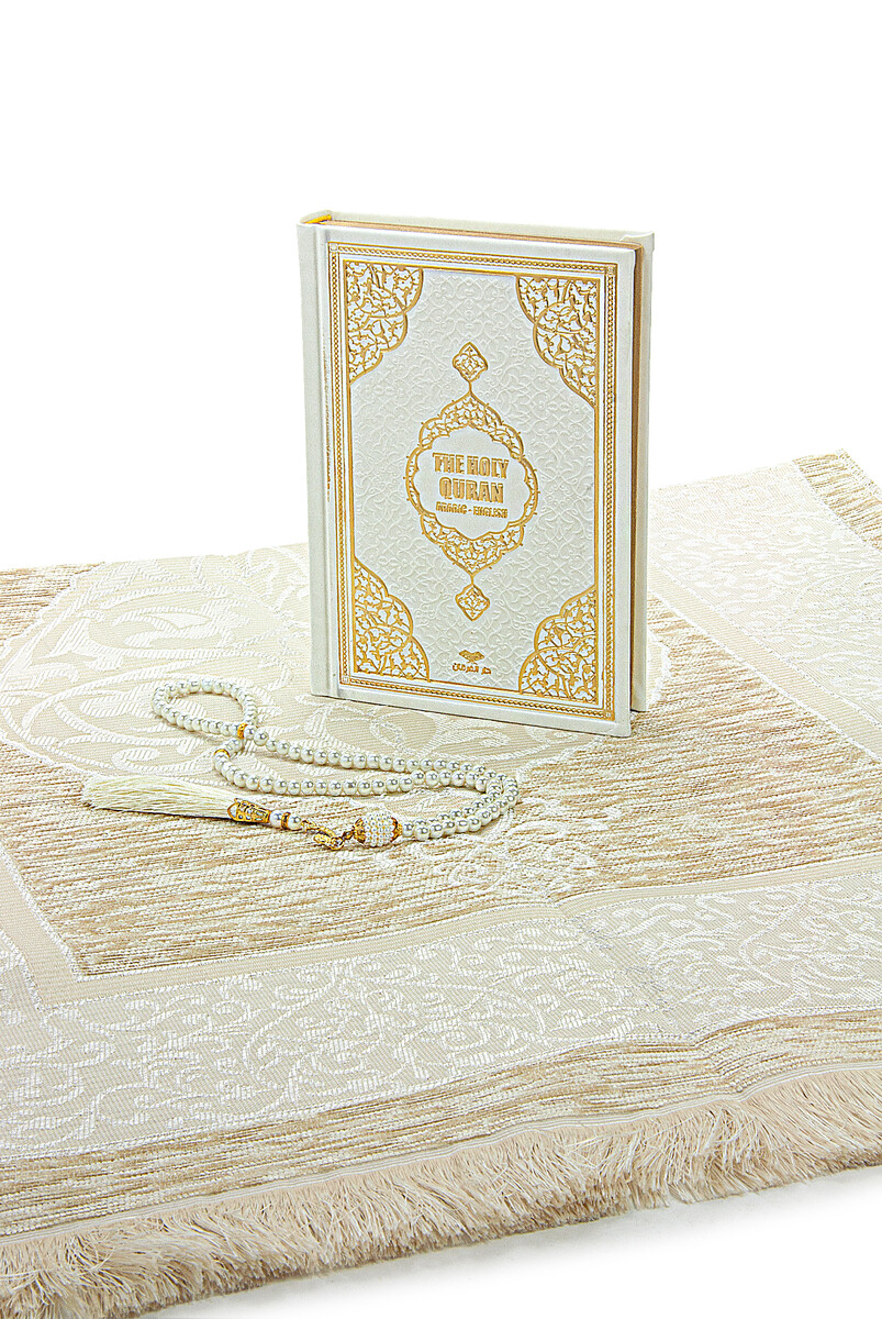 Quran with French Translation and Prayer Rug Set - 4