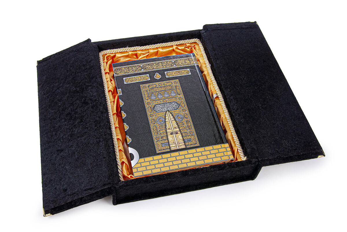 The Holy Quran With Velvet Kaaba Model With Opening Lid - 3