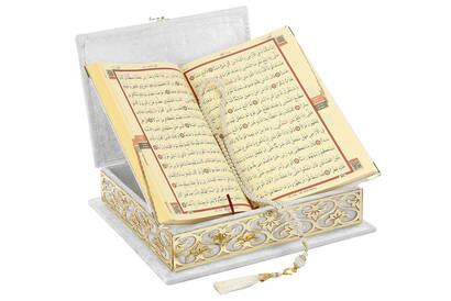 Velvet covered plexi embroidered special gift Quran White - 3